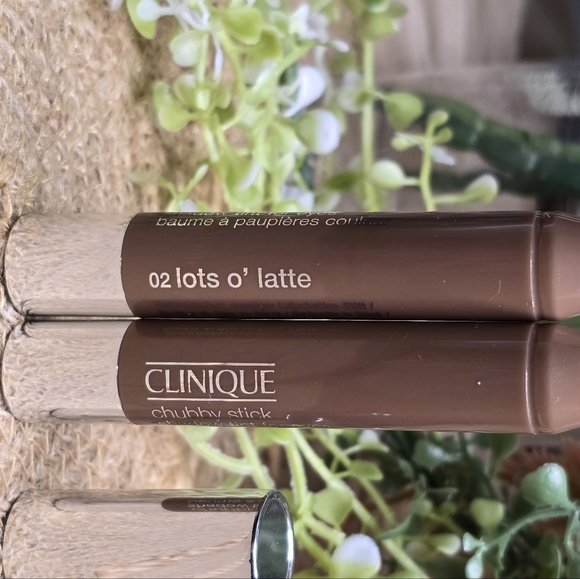 Clinique Chubby Stick Shadow tint for eyes lots of latte - Picture 4 of 4